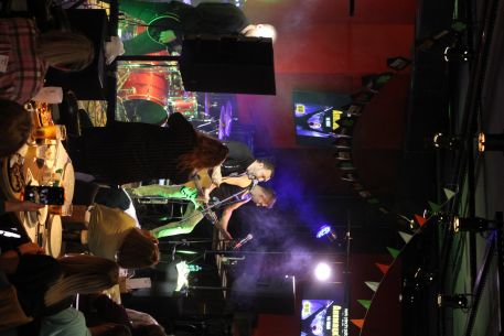 Живая музыка в Red Finch Pub