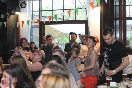 Живая музыка в Red Finch Pub