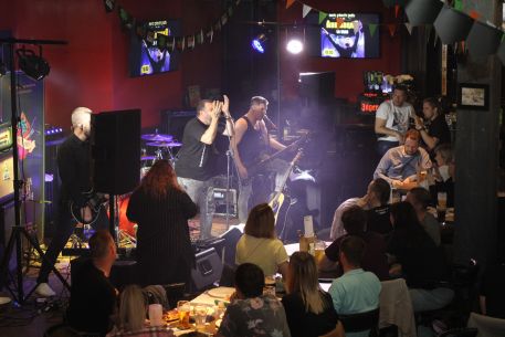 Группа Анимация в Red Finch Pub 