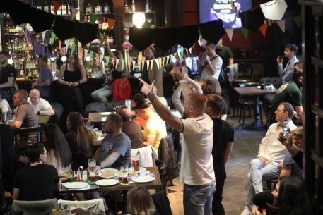Группа Анимация в Red Finch Pub 