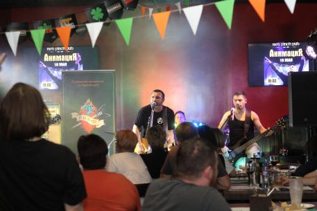Рок звёзды в Red Finch Pub 