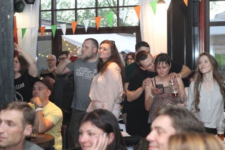 Рок звёзды в Red Finch Pub 
