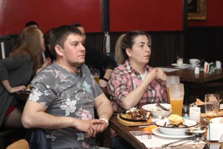 Рок звёзды в Red Finch Pub 