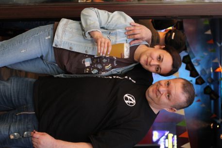 Рок звёзды в Red Finch Pub 