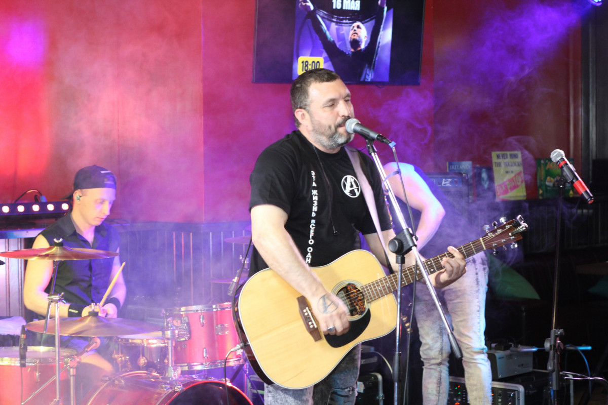 Живая музыка в Red Finch Pub