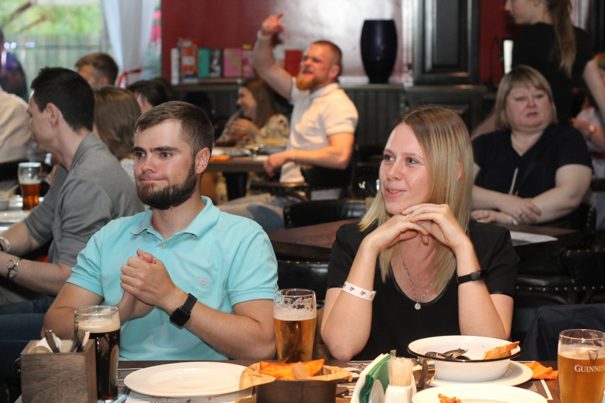 Живая музыка в Red Finch Pub