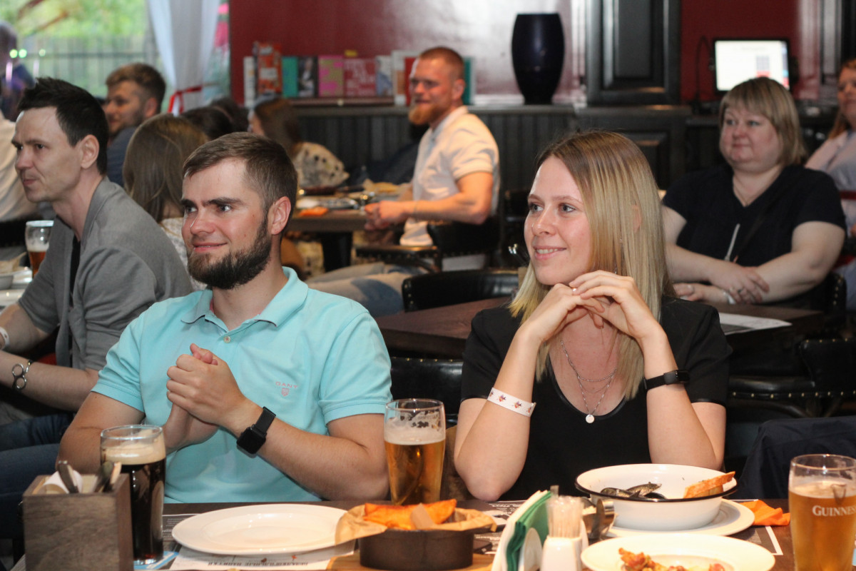 Живая музыка в Red Finch Pub