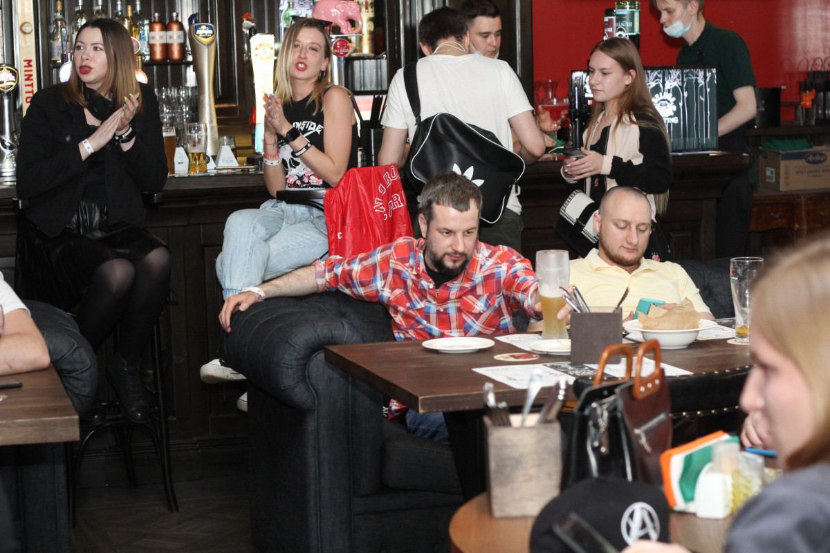 Живая музыка в Red Finch Pub