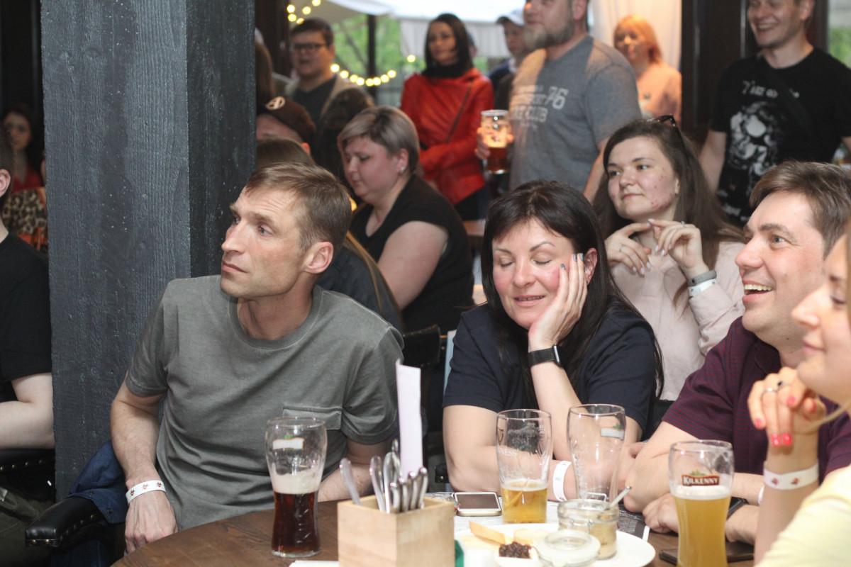 Рок звёзды в Red Finch Pub 