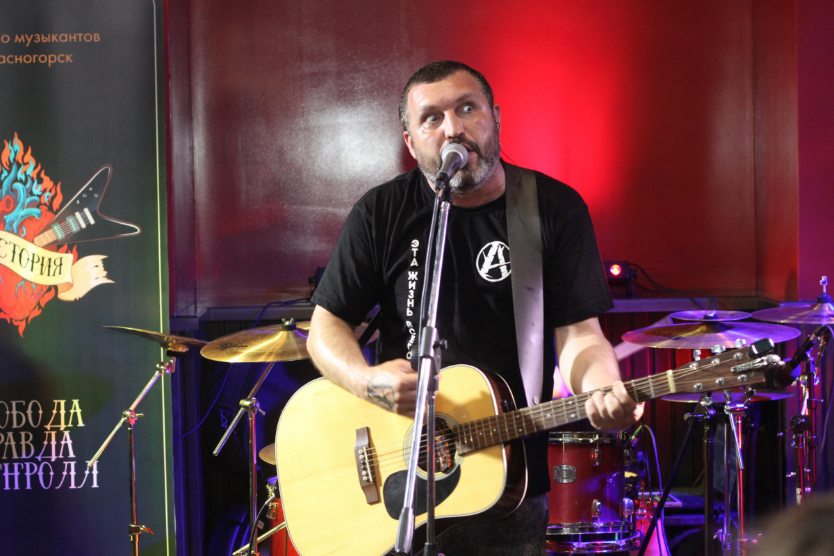 Рок звёзды в Red Finch Pub 